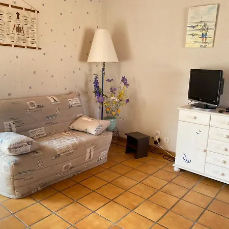 Holiday home Maison De Cosy A 800m De La Avec Cour Privative Et Acces Wifi - Fr-1-231-161